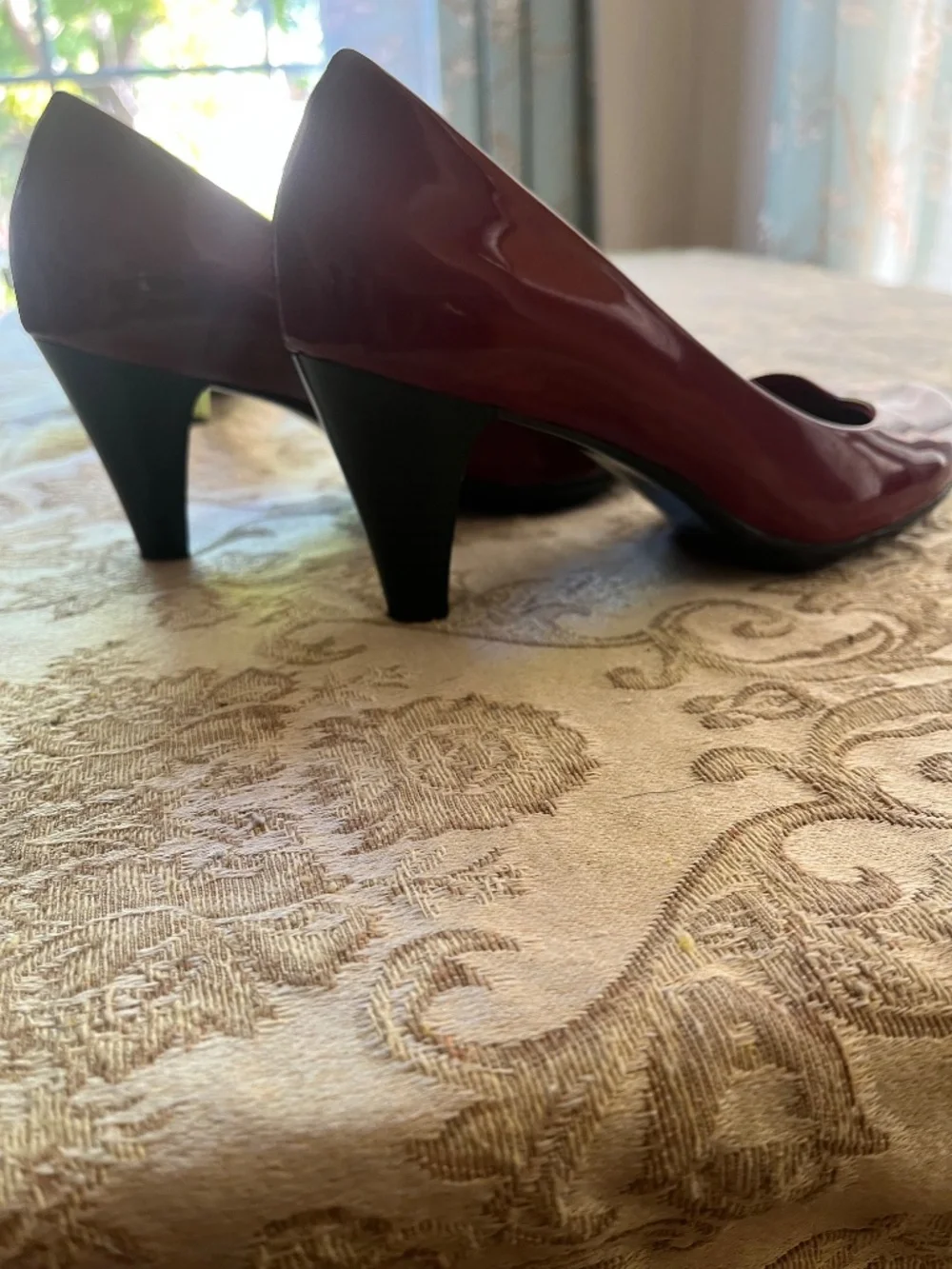 Sz 6 Red Patent Leather Pumps